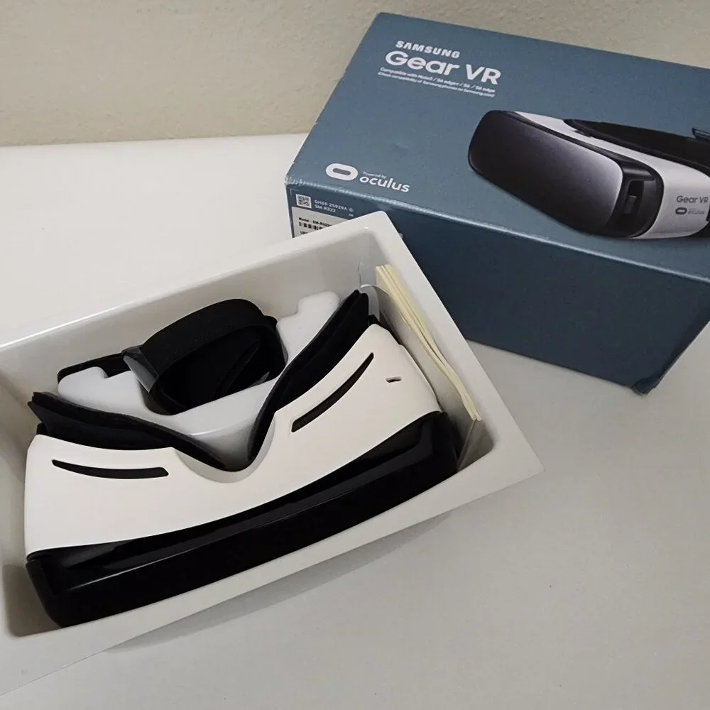 SAMSUNG Gear Oculus VR Headset - NG L2C NEW Collectible RARE DISCONTINUED